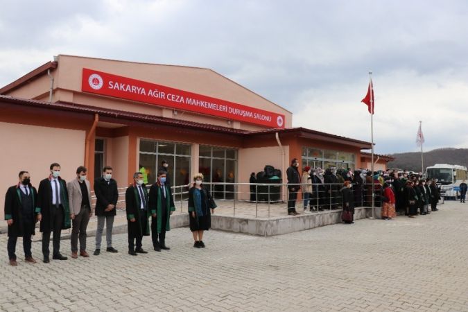 Öldürülen meslektaşları için saygı duruşu yaptılar, tek yürek olamadılar