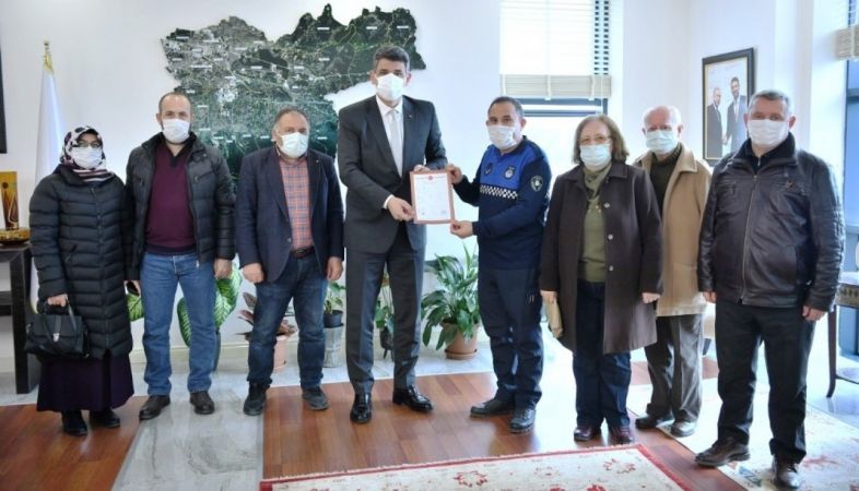 Kartepe Bahçelievler’de tapu sevinci
