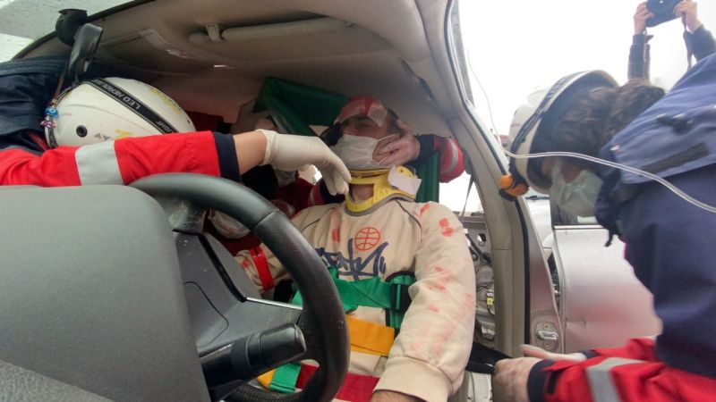 Düzce’de 3 aracın karıştığı trafik kazası tatbikatı gerçeğini aratmadı
