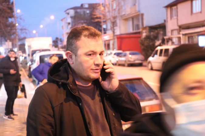Polisler, kavga ettikleri ihbarı yapılan gurupla pasta kestiler