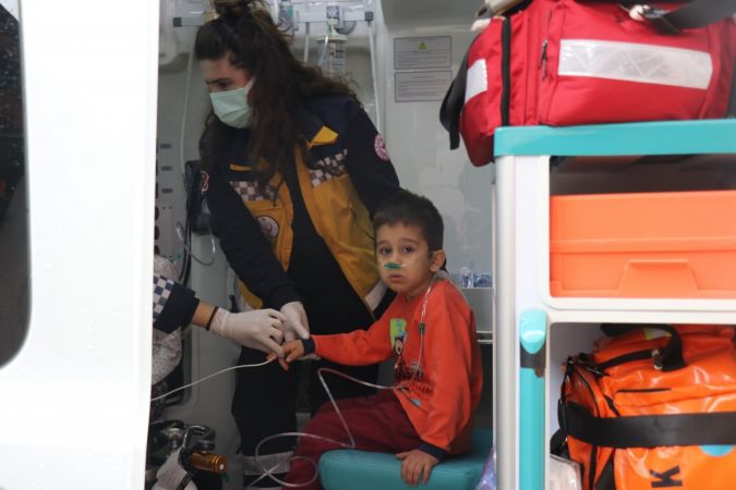 Sakarya’da 1 anne ve 3 çocuğu sobadan sızan karbonmonoksit gazından zehirlendi