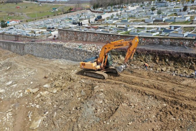 İlimtepe Mezarlığı’nda taş duvar çalışması