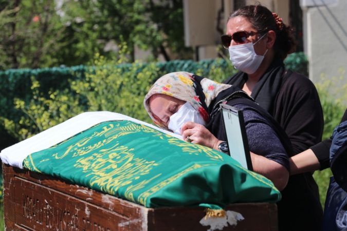 Koronaya yenilen öğretmen, memleketi Kocaeli’de toprağa verildi