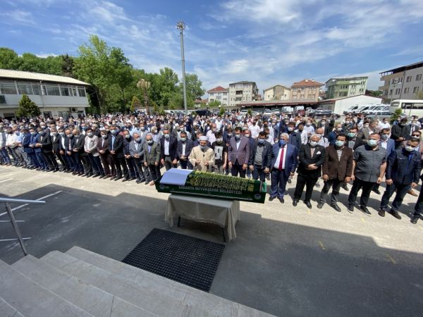 Adapazarı Belediye Başkanı Işıksu’nun babası son yolculuğuna uğurlandı