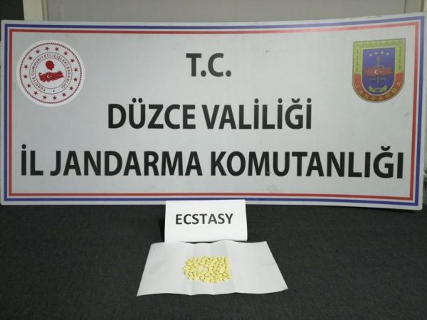 Arızalı motosikleti taşıyan çekiciden uyuşturucu çıktı