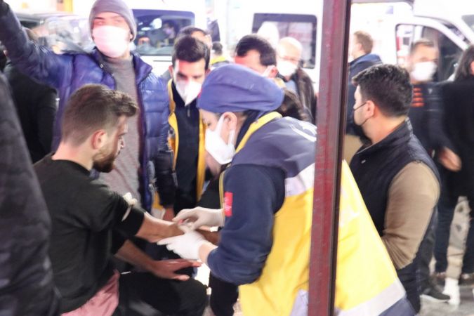 Fönü beğenmeyince berber kalfasını ve arkadaşını bıçaklayan şahsa 4 yıl hapis