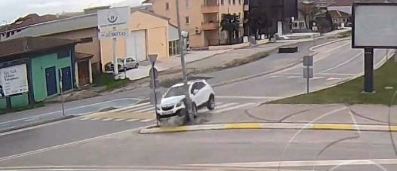 Dikkatsizliğin meydana getirdiği kazalar kamerada
