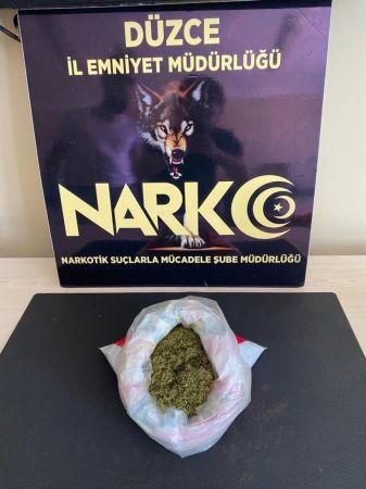 Uyuşturucu satıcısı otogarda yakalandı