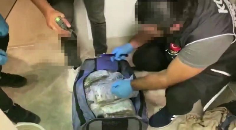 Polis ekiplerinden nefes kesen uyuşturucu operasyonu: 12 kilo 900 gram skunk ele geçirildi