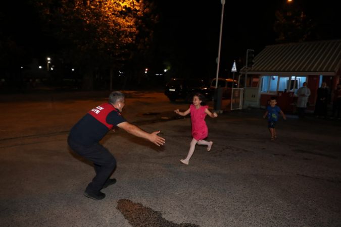 Yangın bölgelerinden dönenleri aileleri gözyaşları ile karşıladı