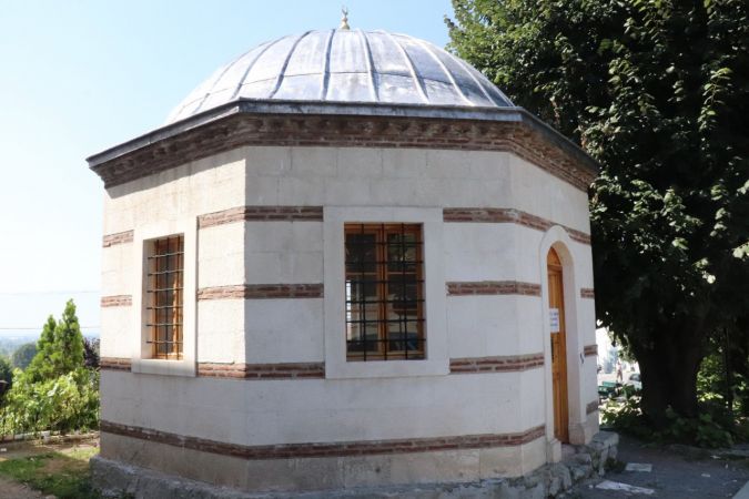Konur Alp Gazi türbesinin restorasyonu sürüyor