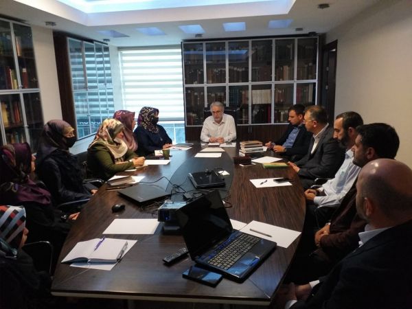 Yurtlarda görev alacak danışmanlara eğitim