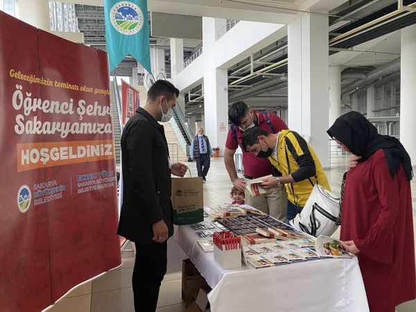 Üniversiteye başlayacak öğrenciler terminalde karşılandı
