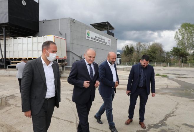 Başkan Özdemir, Düzce’nin katı atık ayrıştırma tesisini inceledi