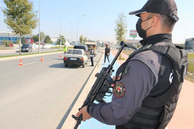 Sakarya’da 640 polis ile denetim: Karantina kurallarını ihlal etmişti, bu uygulamada yakalandı