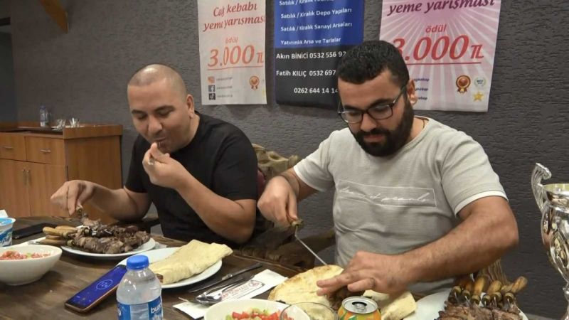 3 bin TL ve altın kazanmak için sofraya oturdu kaybedince 640 TL hesap ödedi