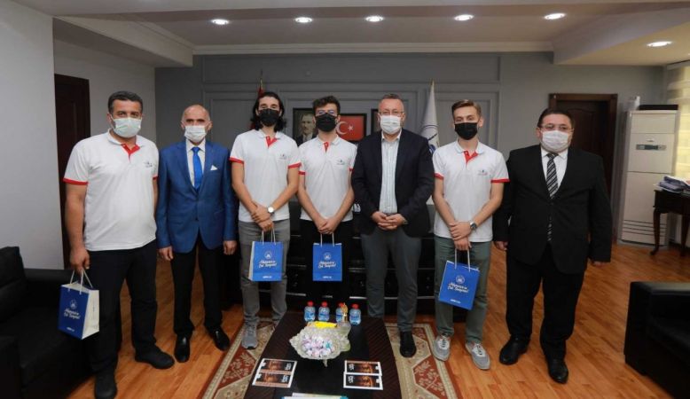 Başkan Işıksu, Teknofest öğrencileri ile bir araya geldi