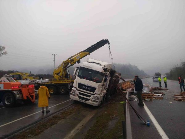 Sakarya’da yağmur kazaları beraberinde getirdi
