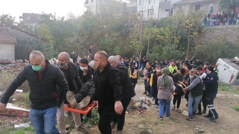 Öğrenci servisi dere yatağına uçtu: 30’a yakın yaralı var