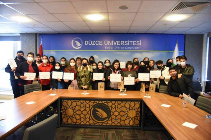Öğrenciler Düzce Üniversitesi gönüllüsü oldu