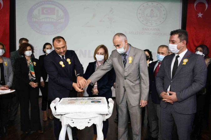 24 Kasım’da dünyaya gelen 27 öğretmene sürpriz doğum günü
