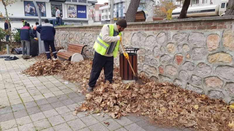 Başiskele’de lodos sonrası temizlik