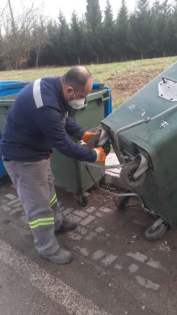 İzmit Belediyesi’nden konteyner mesaisi