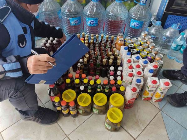 Cumayeri zabıta ekiplerinden market denetimi