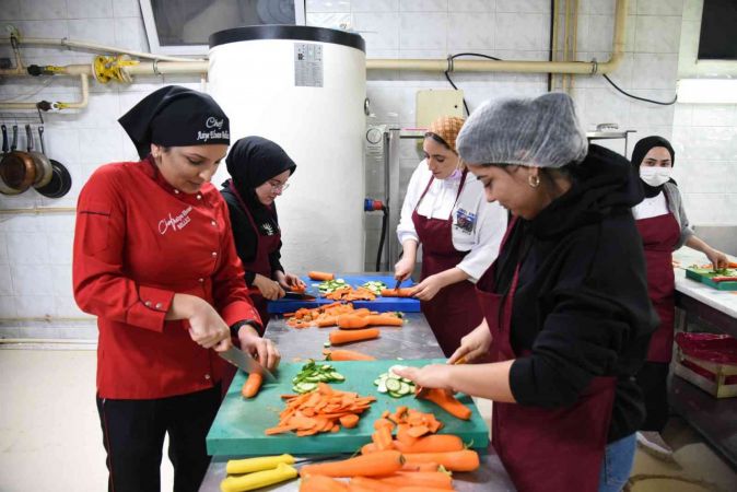Yemek kursu yoğun ilgi görüyor