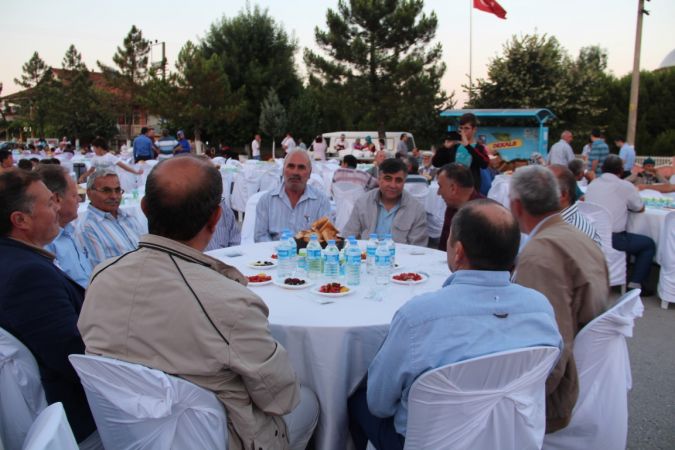 FERİZLİ BELEDİYESİ GÖLKENT MAHALLESİNDE HALK İFTARI VERDİ