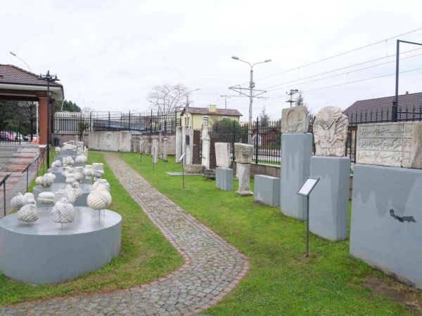 Osmanlı mezar taşları sergilenmeye başladı