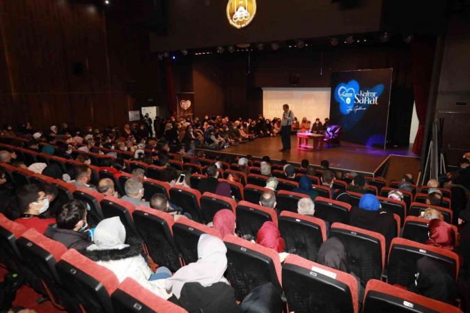 Hayati İnanç Adapazarı’nda sevenleriyle buluştu