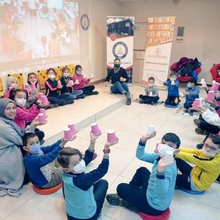 Öğrencilere oyun ve müziklerle ritim yaptı