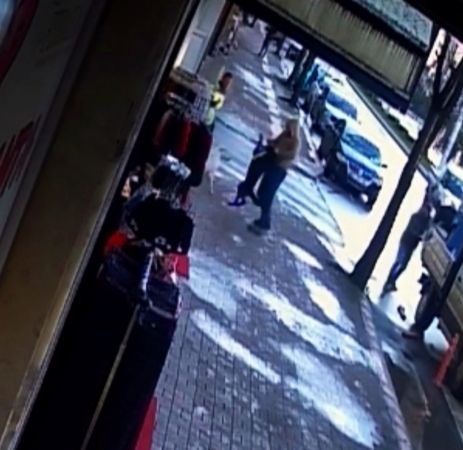 Kendisini ısıran köpeğe şefkatle yaklaşmıştı, ödül aldı