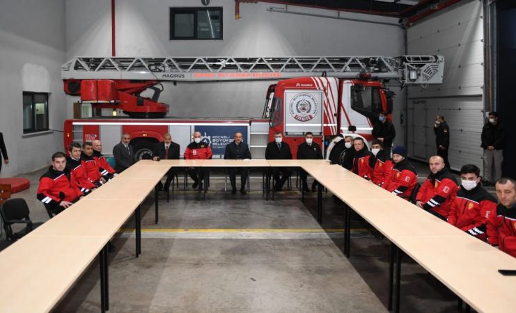 Yılbaşı gecesi görevi başındaki kamu çalışanlarına Vali’den ziyaret