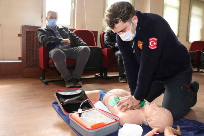 3 bin 560 kişiye ilk yarım ve covid-19 eğitimi verildi