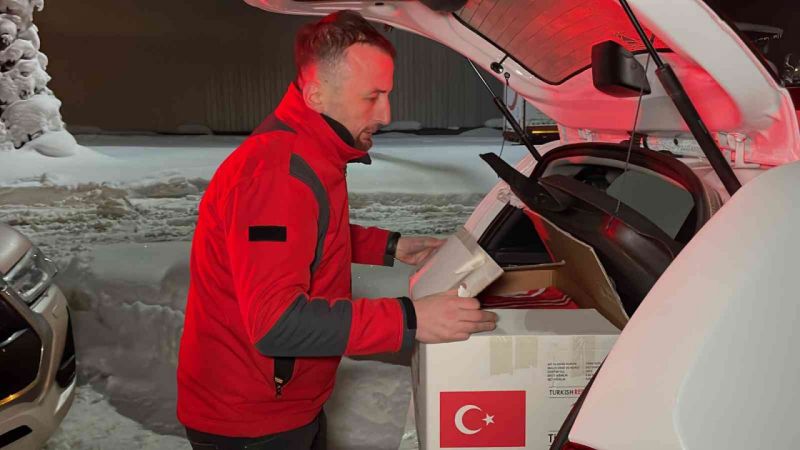 Kırmızı yelekliler kar yağışında binlerce vatandaşa ulaştı