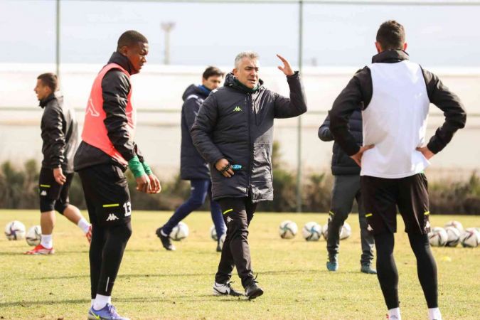 Kocaelispor’da Mehmet Altıparmak sahaya indi