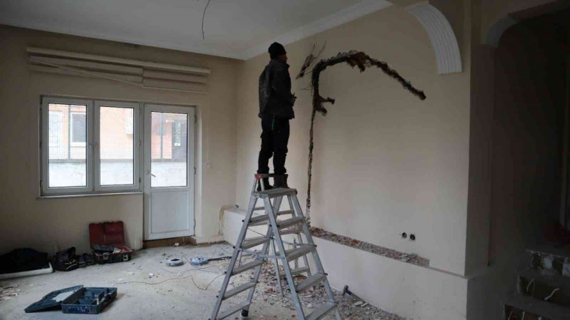 Kütüphanenin iç tadilatı tamamlanıyor
