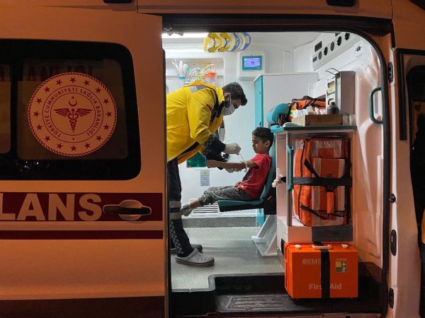 Sakarya’da faciadan dönüldü: Anne ve 5 çocuğu ölümden döndü