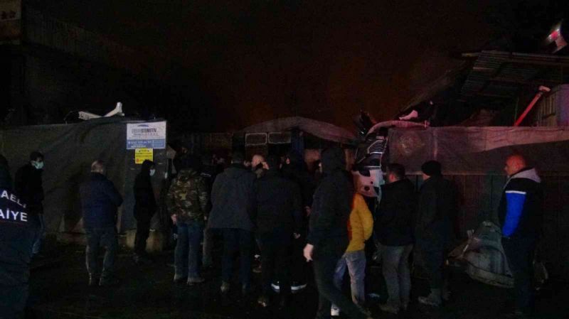Yedek parça dükkanında çıkıp 6 iş yerine sıçrayan yangında bir kişi dumandan etkilendi