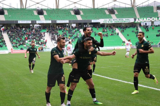 Sakaryaspor’un şampiyonluk hedefi için son 4 maç