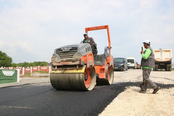 Bozulan ve deforme olan mezarlık yolu yenilendi
