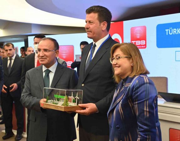 Akyazı Belediyesi’nde ‘Yeşil Şehir’ ödülü