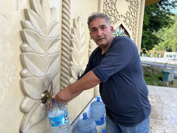 Bu su ‘şifa’ dağıtıyor