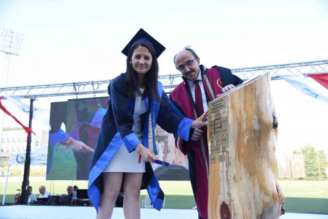 Yeni sağlık neferleri mezuniyet gururunu yaşadı