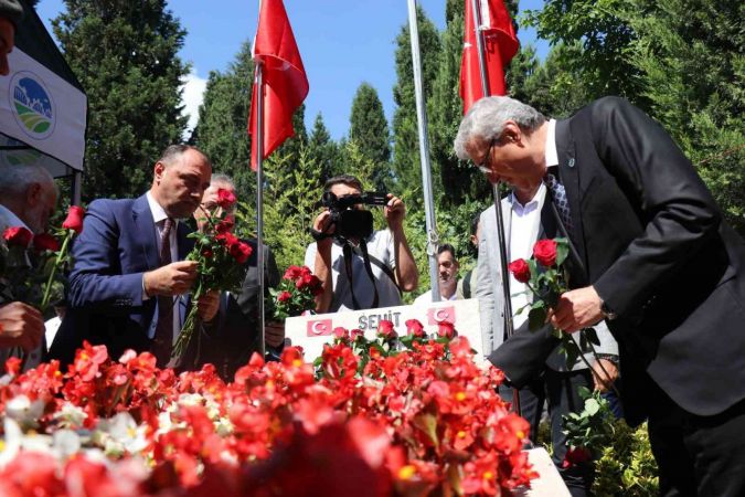 15 Temmuz şehidi Gökbayrak, mezarı başında anıldı