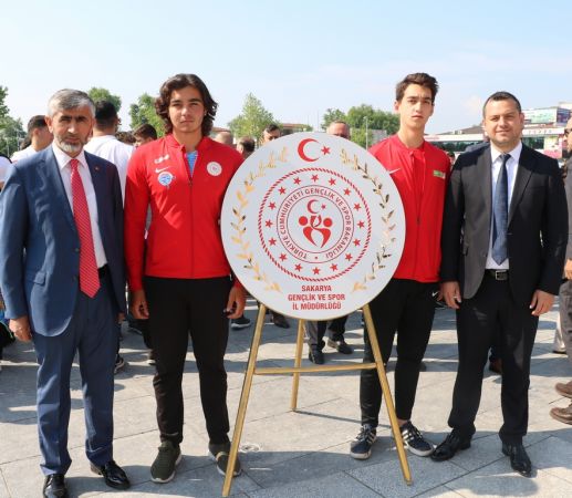 Sakaryada Gençlik ve Spor Bayramı Çelenk Töreni İle Başladı