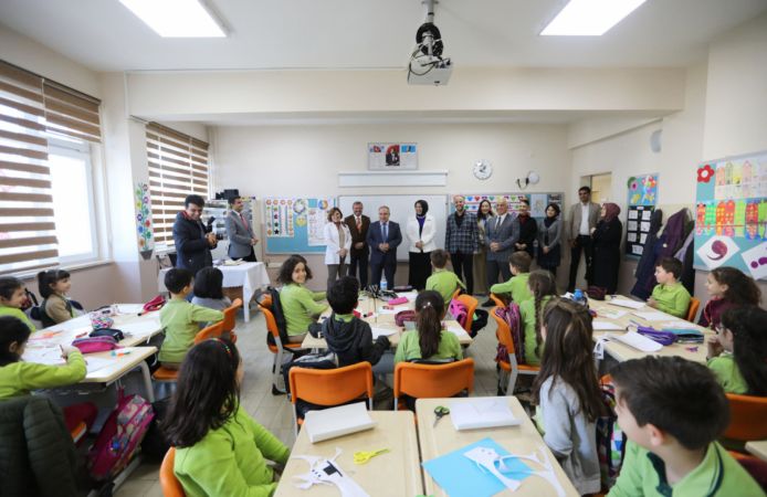 Vali Nayir Bahçelievler Gazi İlkokulunu Ziyaret Etti