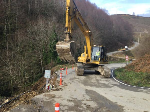 Heyelandan çöken yol eski görünümüne kavuştu